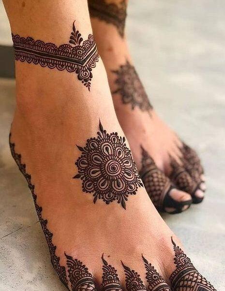 Mehndi Design on Legs 